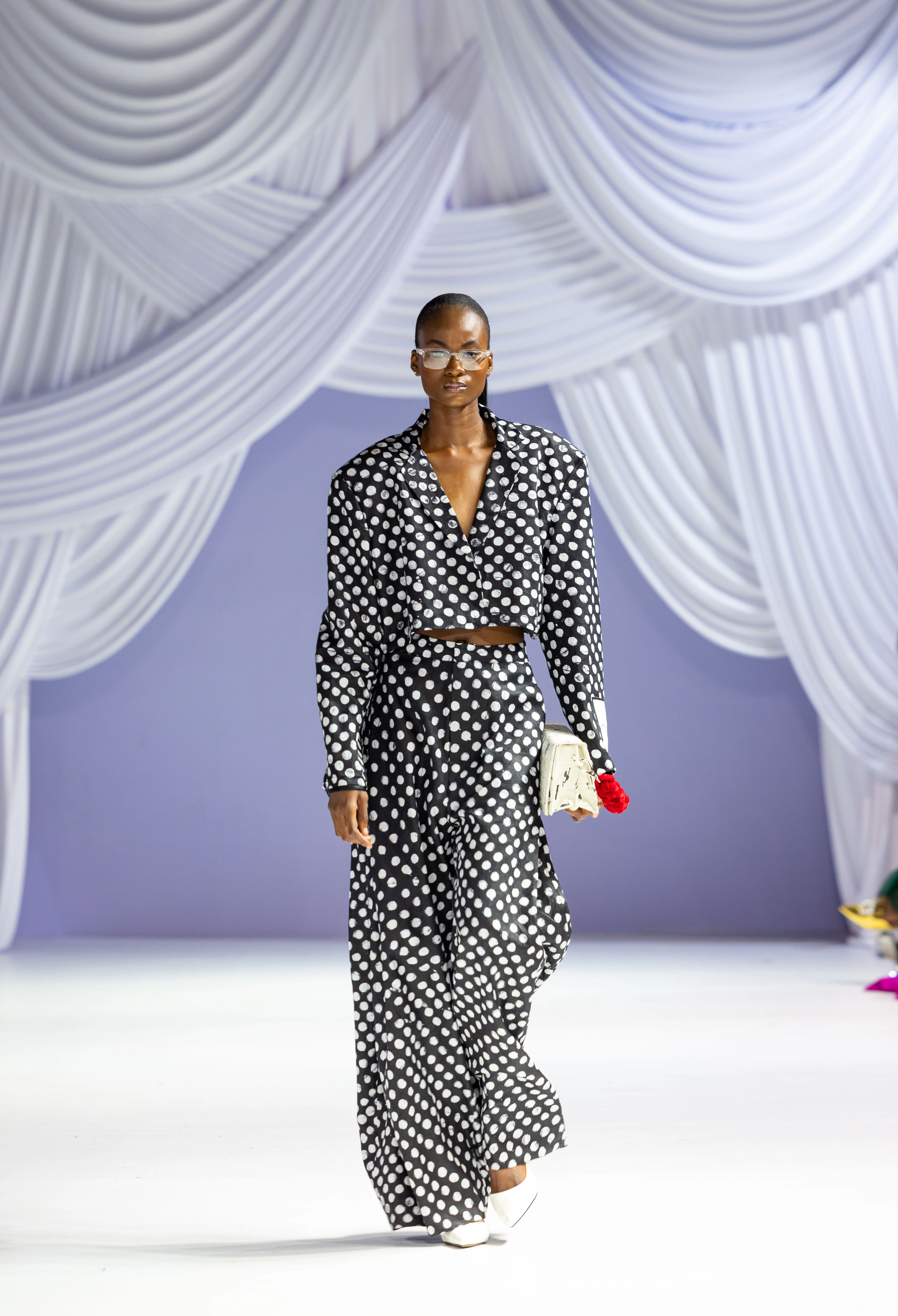 dot tailored set view 1