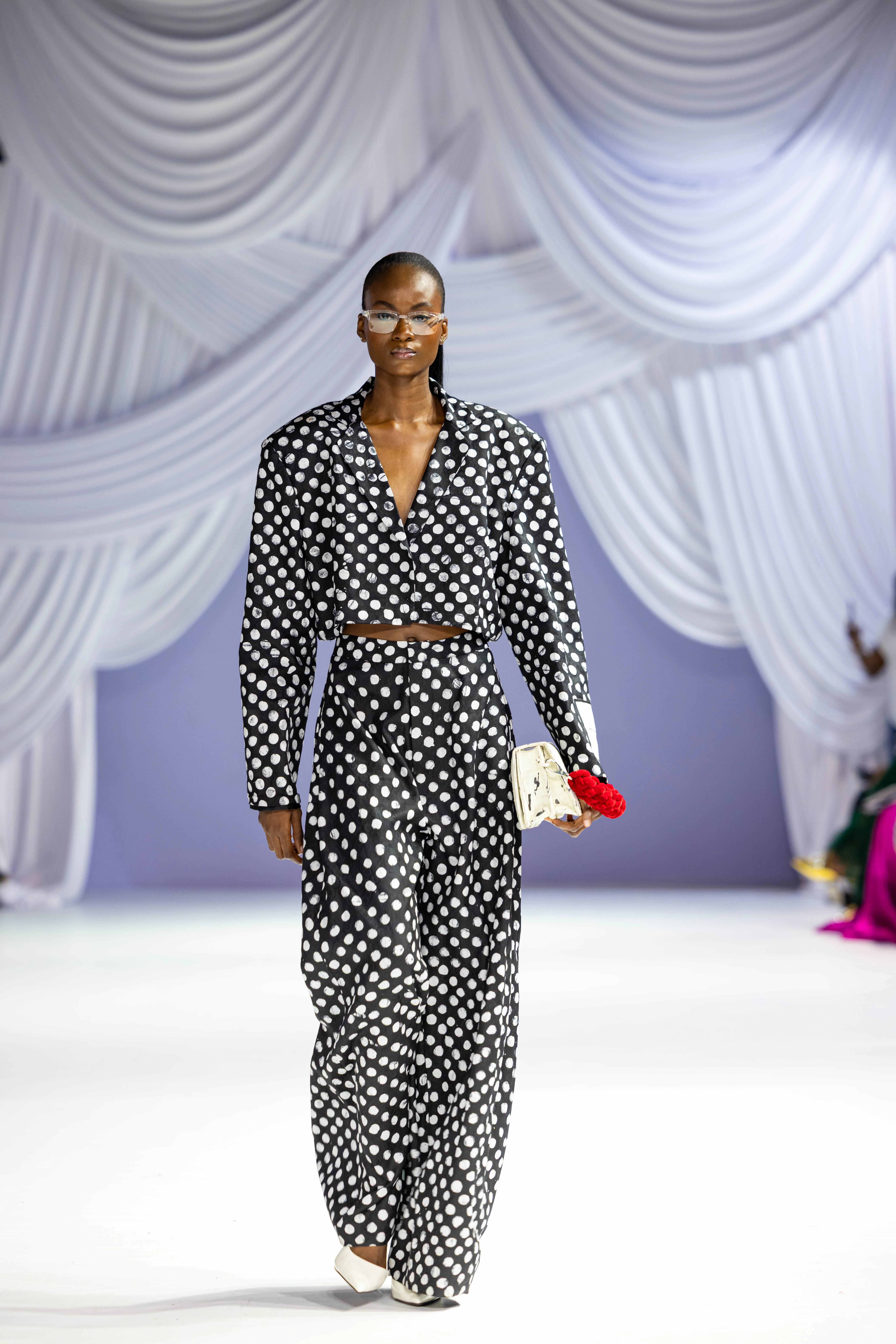 dot tailored set view 3